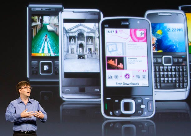 Adobe Systems CTO Kevin Lynch touts Flash for mobile phones at the Adobe Max conference.