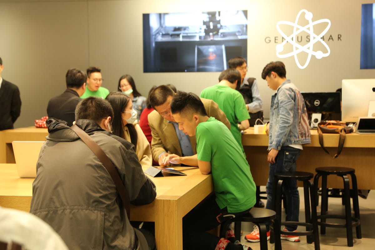 apple-store-shanghai-genius-bar.jpg