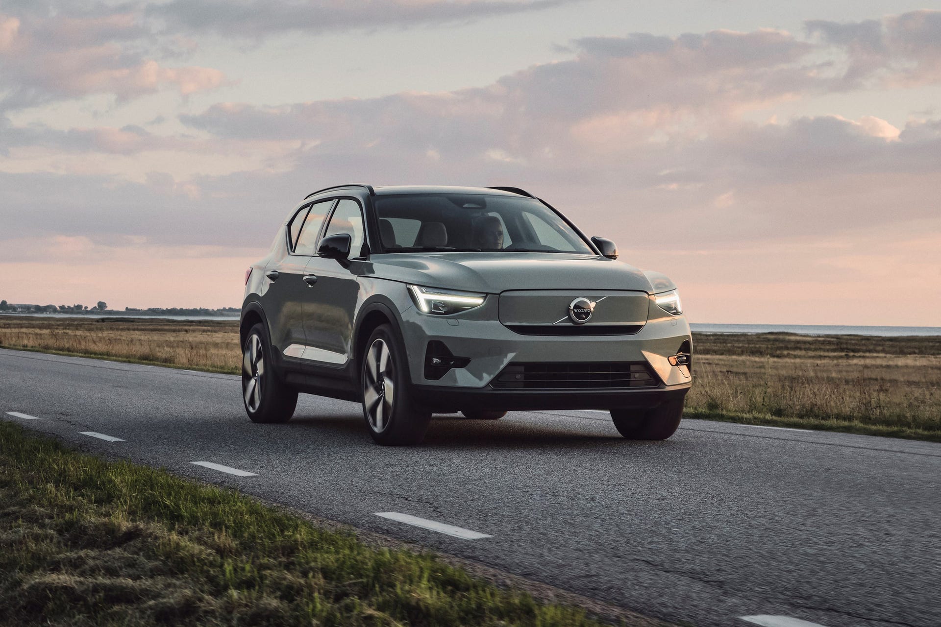 Volvo Refreshes XC40, Adds Single-Motor C40 Recharge - CNET
