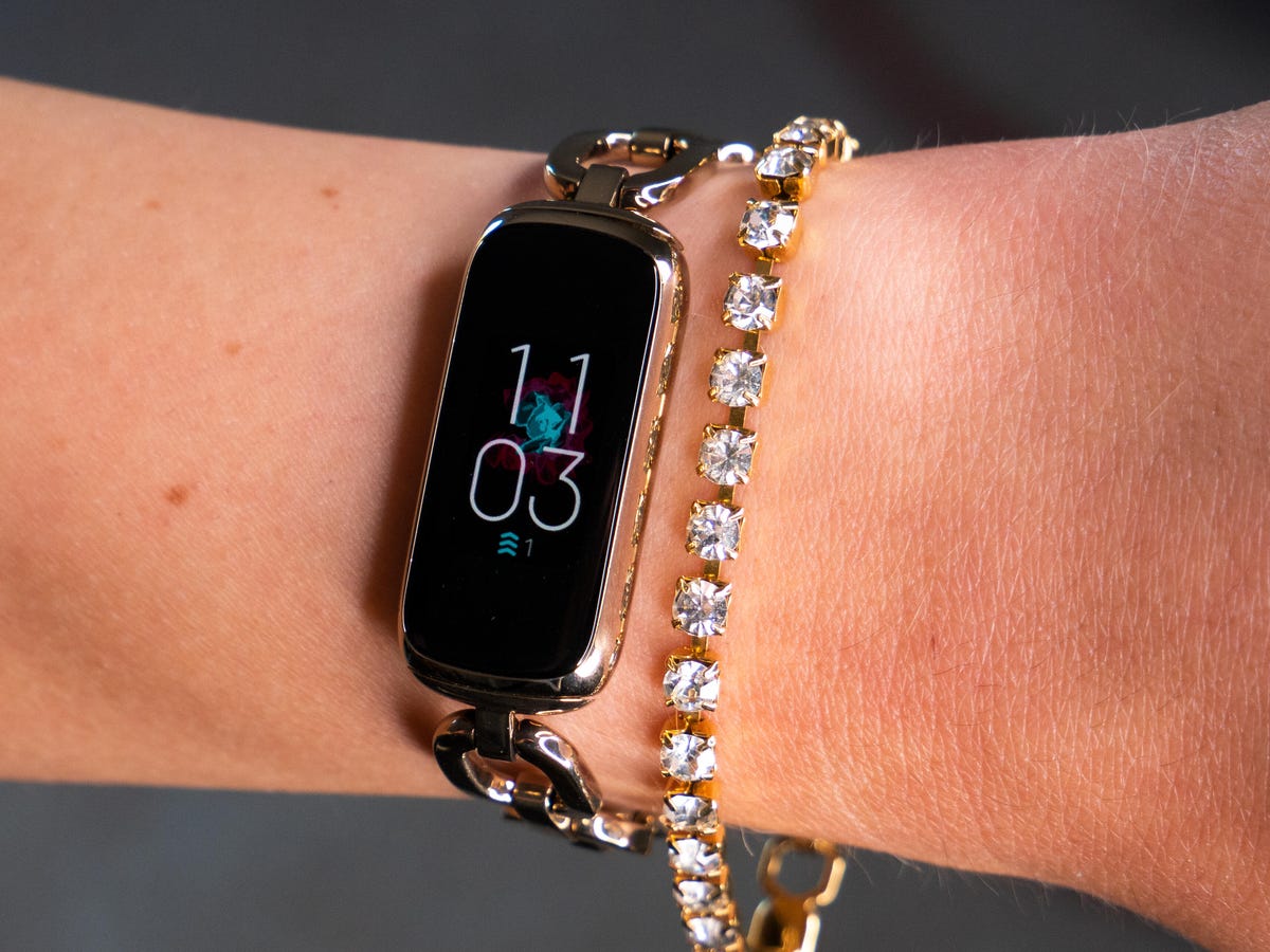 Fitbit Luxe review: A tiny fitness tracker that punches above its weight -  CNET