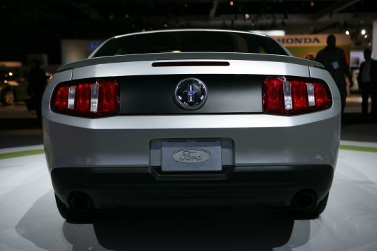2011_Mustang_V6_04.JPG