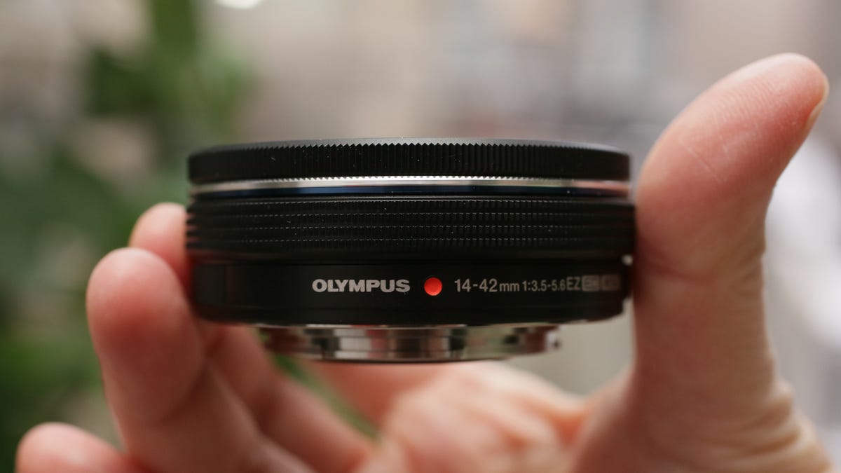 14-42mm power zoom lens