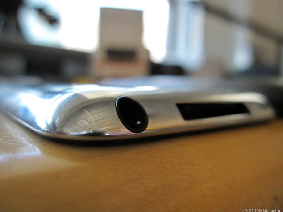 Photo of the iPod Touch headphone jack.