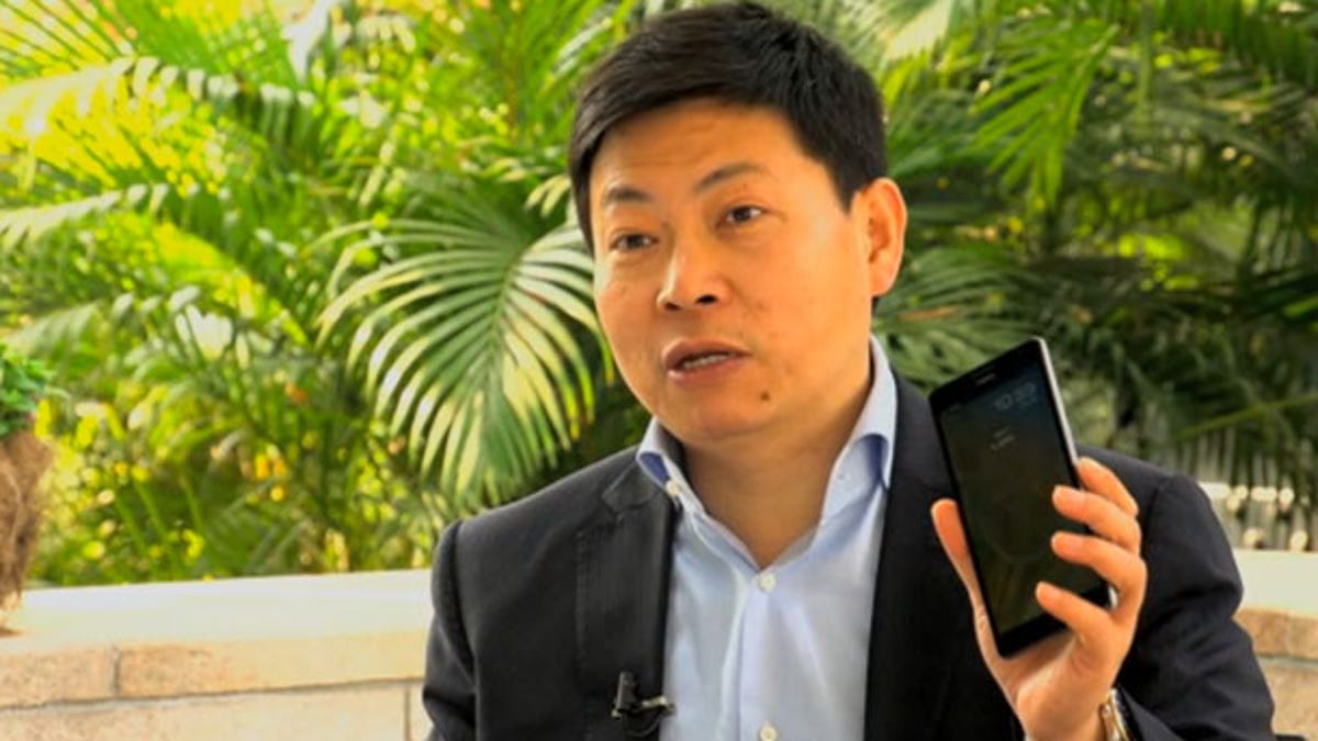 Richard Yu, CEO of Huawei&apos;s Consumer Business Group, holds the Ascend Mate, a 6.1-inch phablet that the company debuted in January.