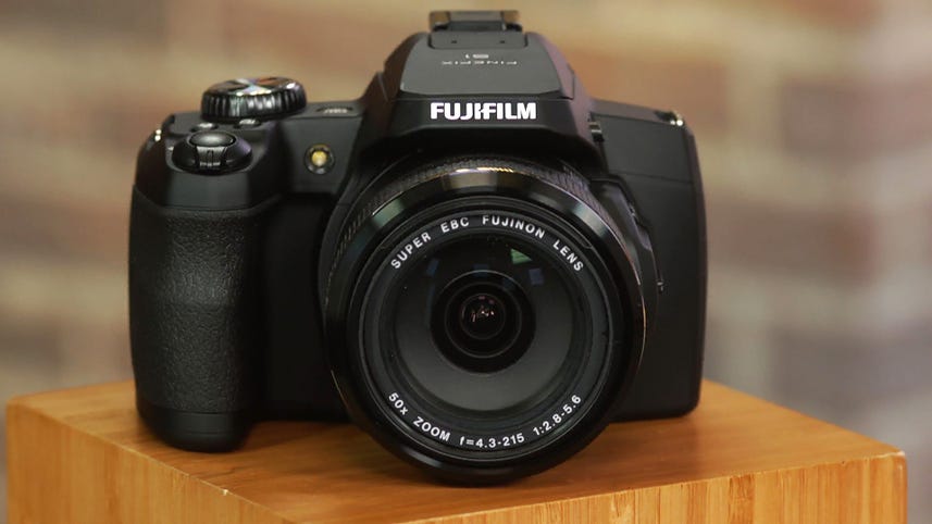 Fujifilm's 50x zoom FinePix S1 is ready to shoot, rain or shine