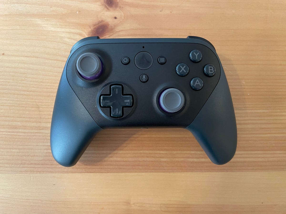 Luna Controller hands-on: Console gaming almost anywhere - CNET