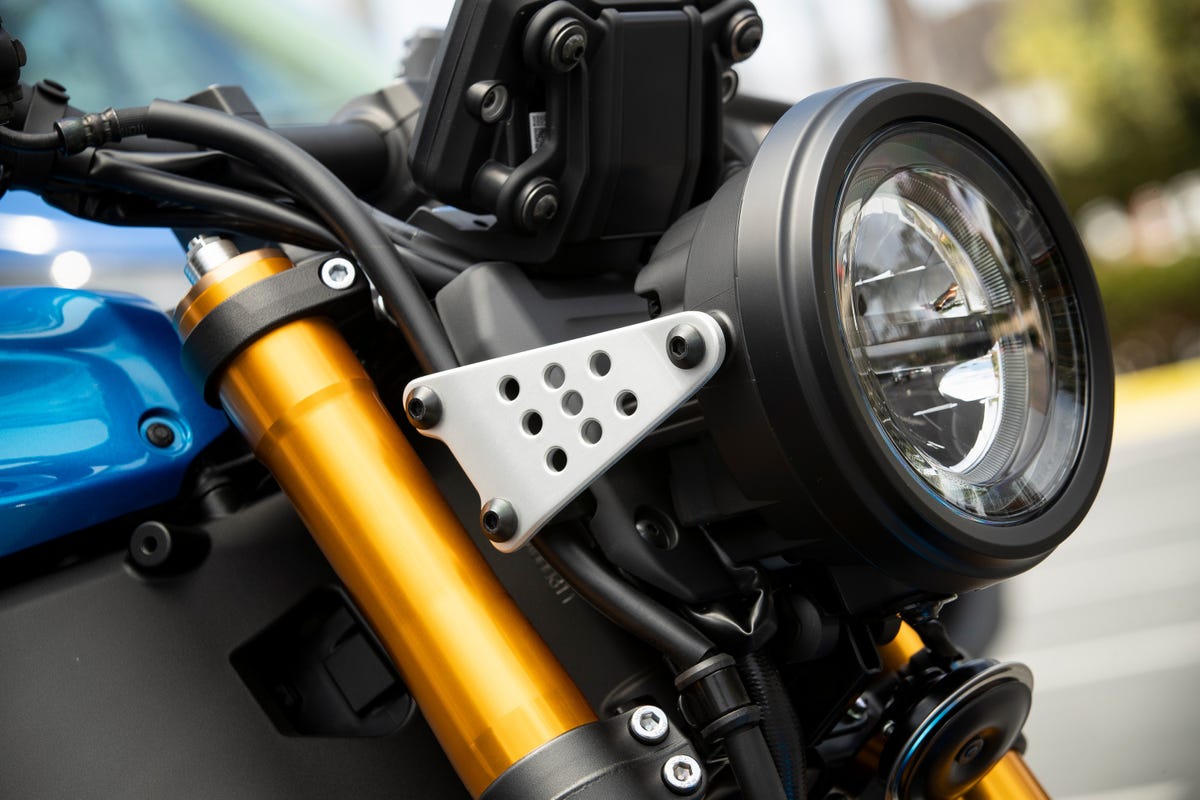 2022 Yamaha XSR 900 headlight and bracket