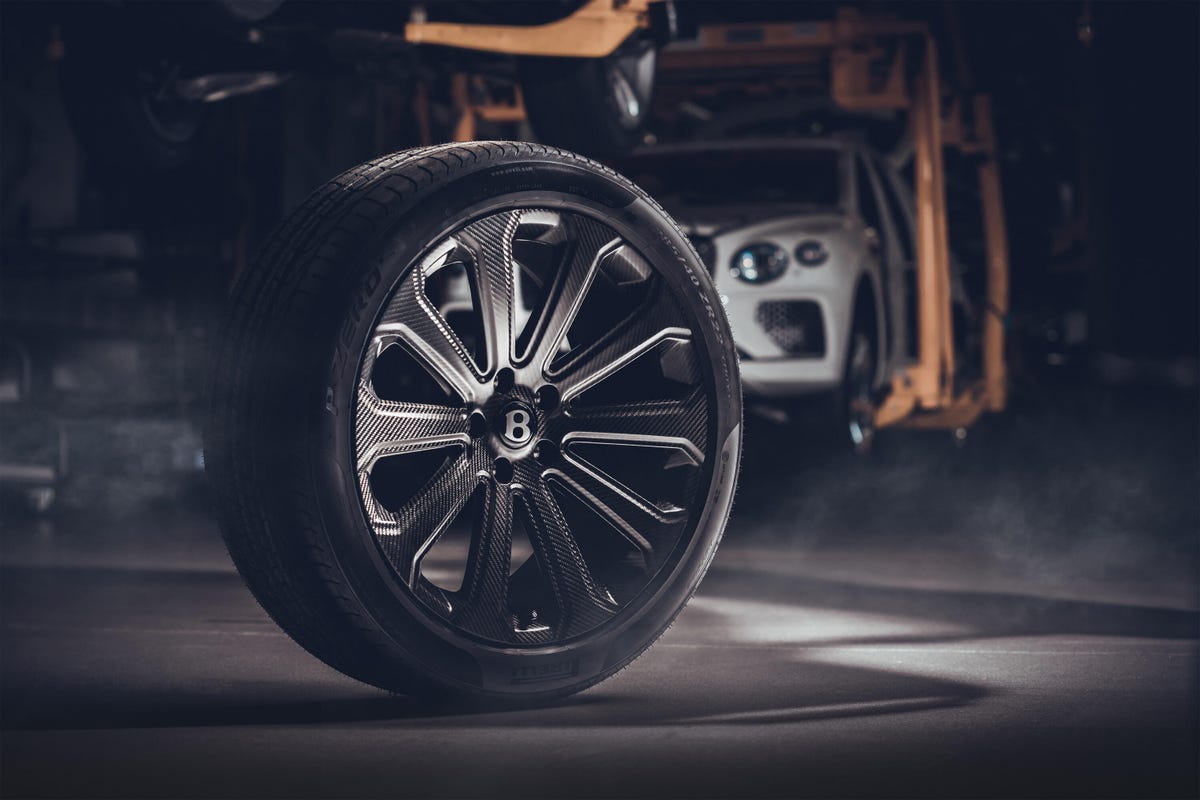 2022-bentley-bentayga-mulliner-carbon-fiber-wheels-113