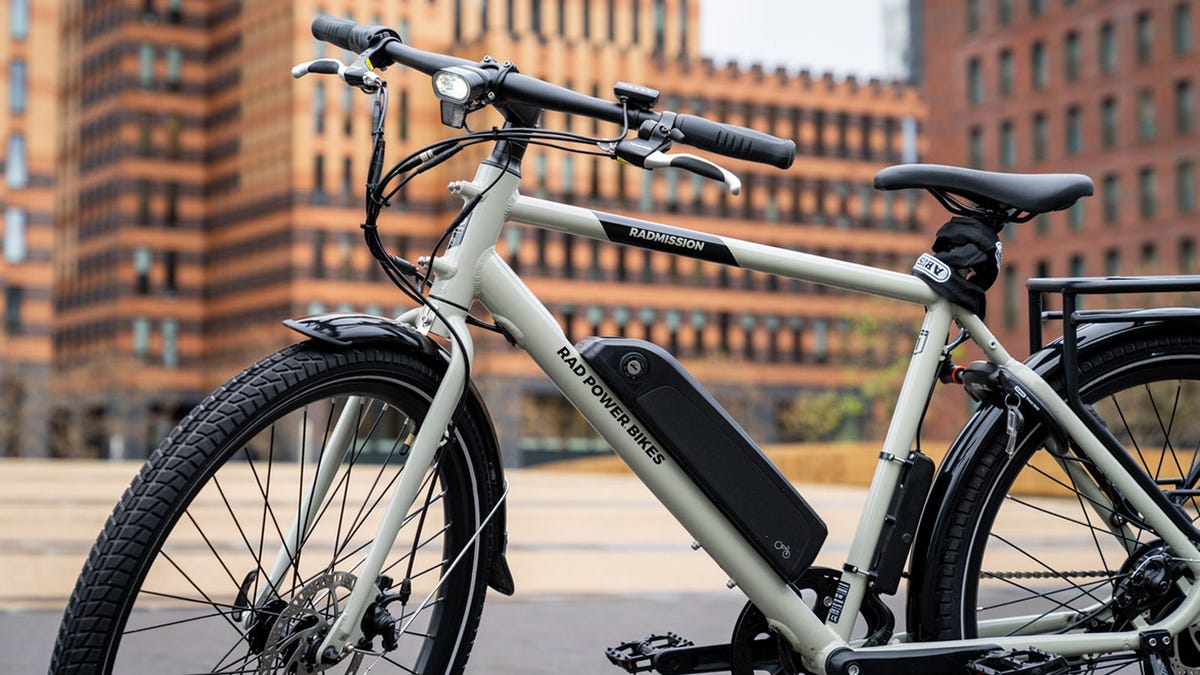 The RadMission e-bike from Rad Power Bikes is displayed in front of city buildings.