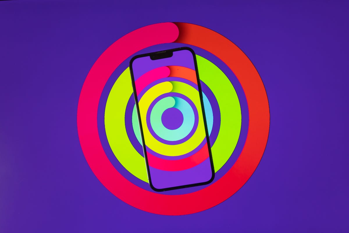 iPhone silhuet i farvede koncentriske cirkler