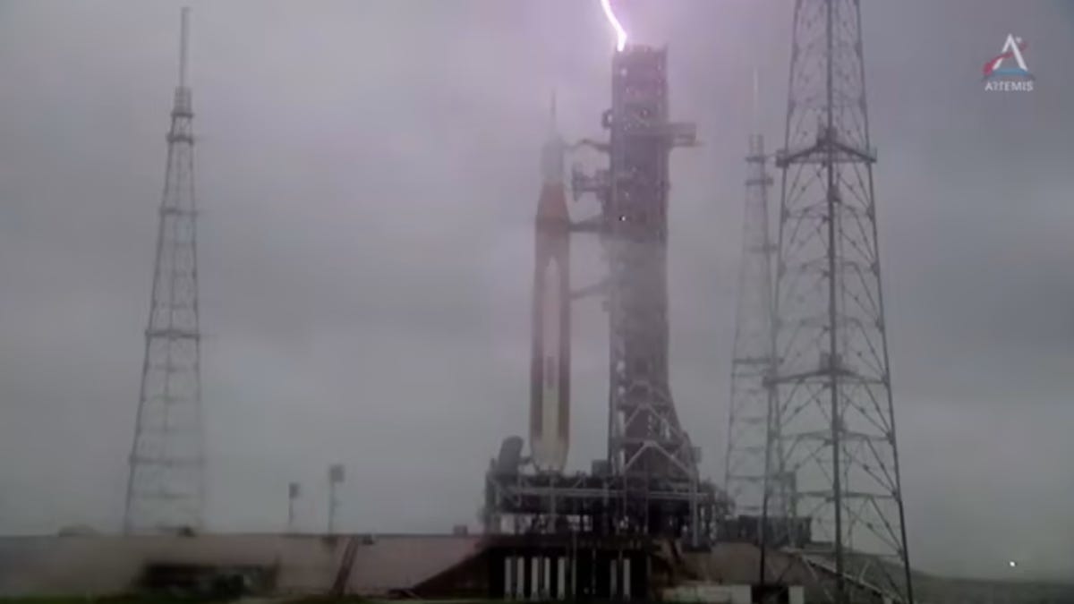 Lightning strikes the tower of the Artemis 1 mission