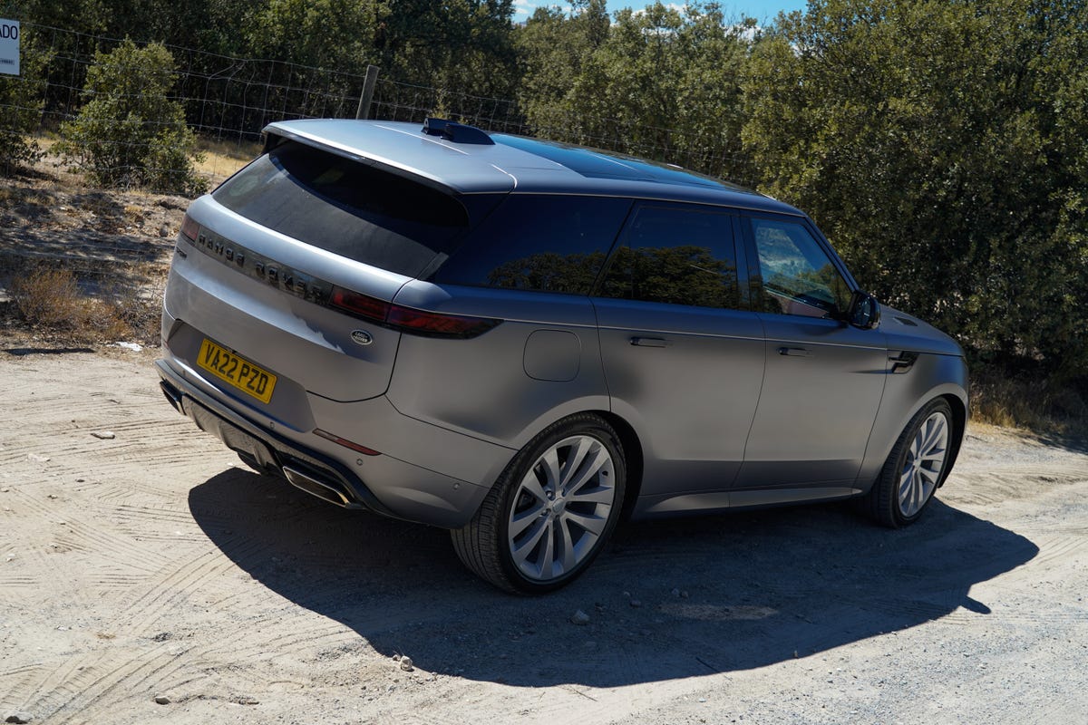 2023 Range Rover Sport Tackles Tarmac and Trail With Plug-In Power - CNET