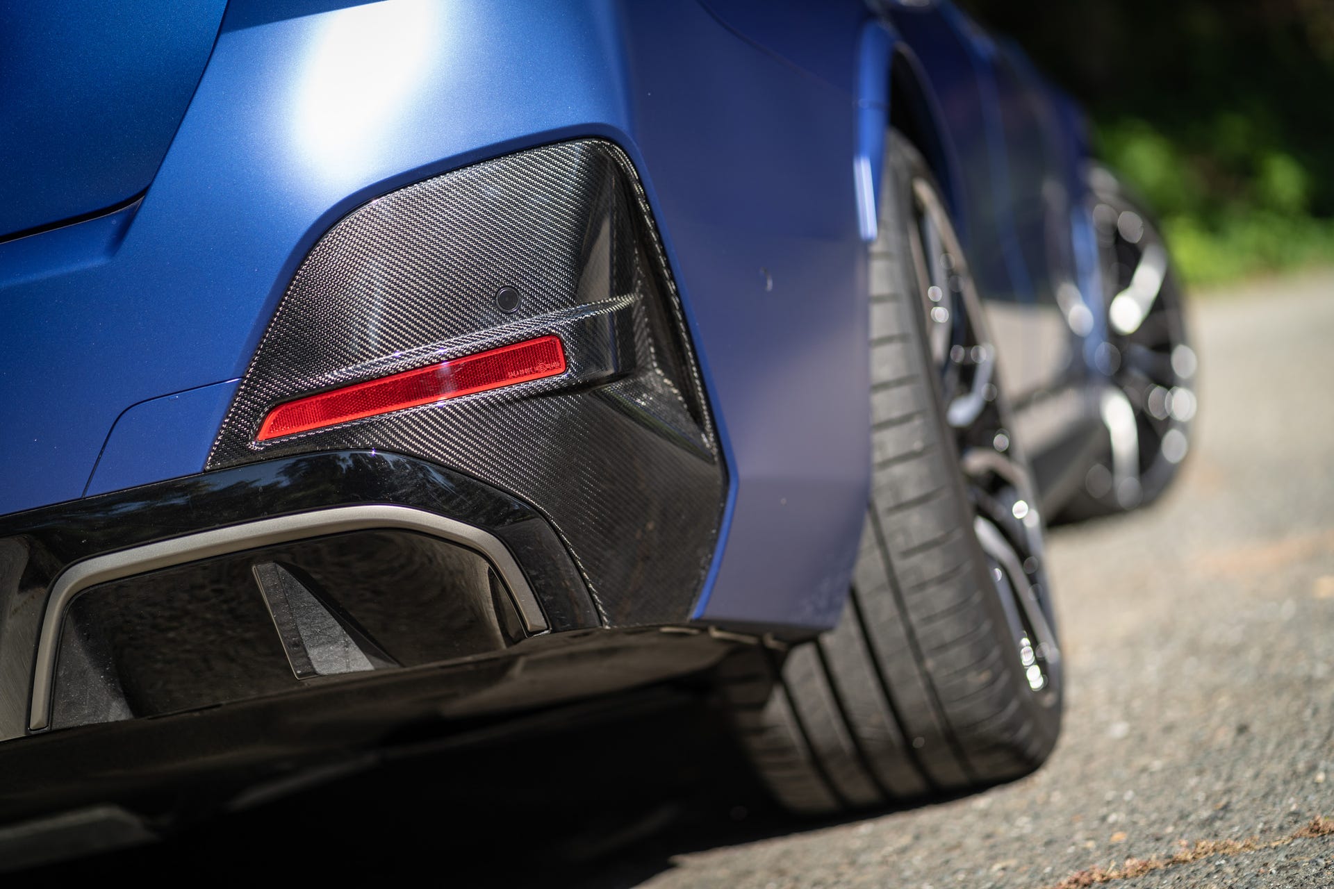 Carbon fiber bumper garnish on the BMW i4 M50