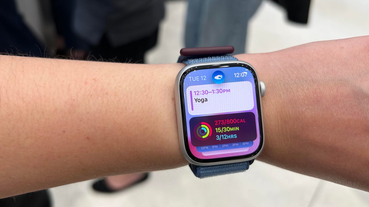 Apple Watch Series 9 showing Double Tap on the screen