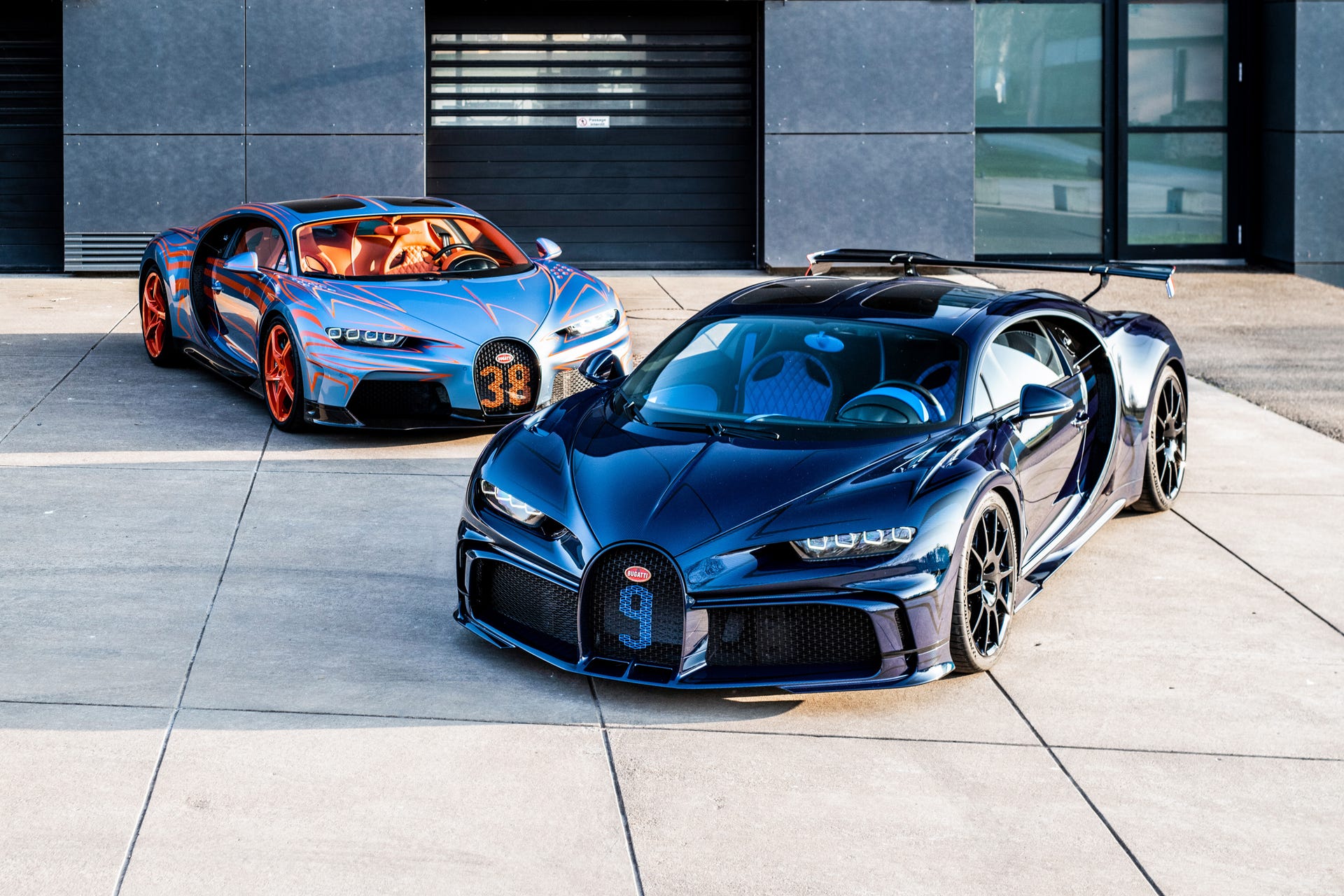 Bugatti Chiron Pur Sport and Super Sport with Vagues de Lumière Stripes