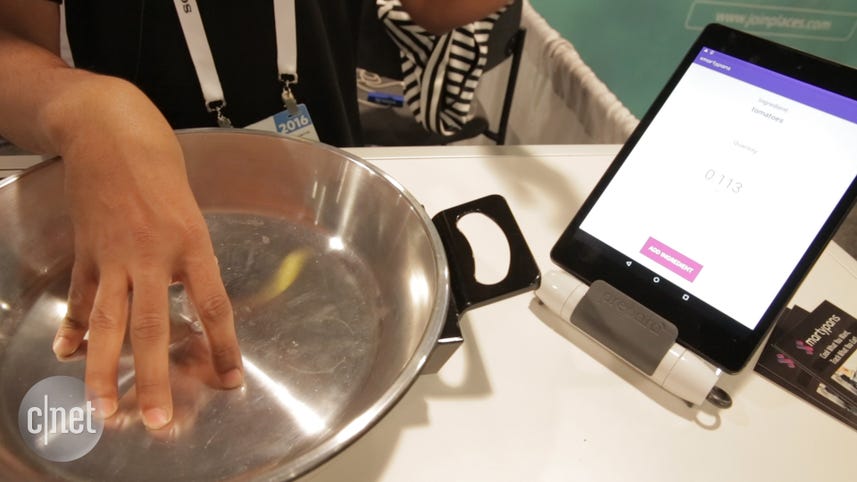 This smart pan counts calories as you cook