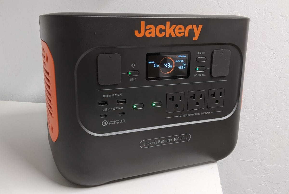 Jackery 1000 Pro Solar Generator outputs