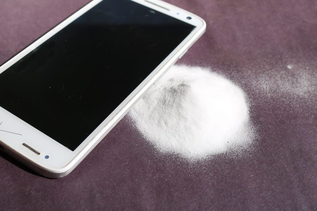 ​Cornstarch powder for removing screen scratches