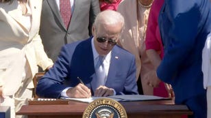 Biden Sends $53B to US Chipmakers by Signing CHIPS Act Into Law