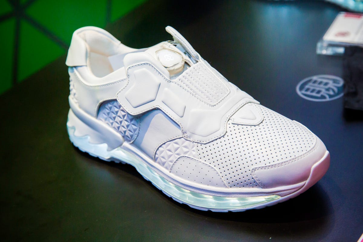 lenovo-tech-world-smart-shoe-2172.jpg