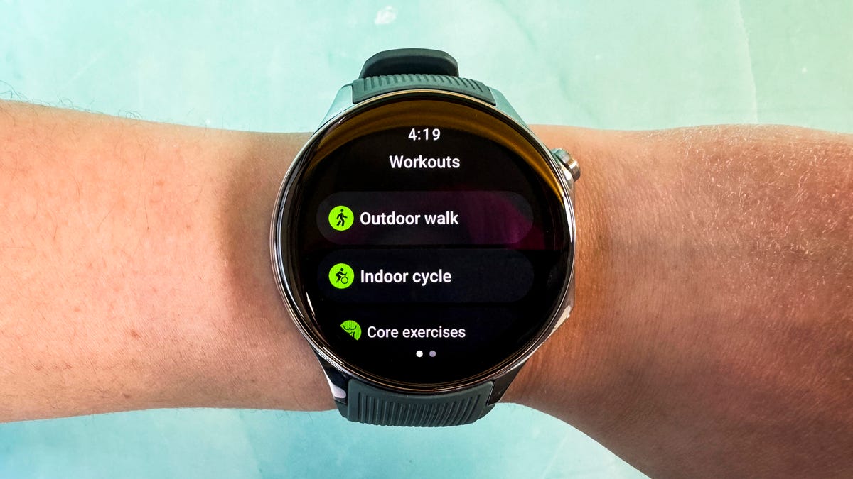 The OnePlus Watch 2 showing a list of workout options