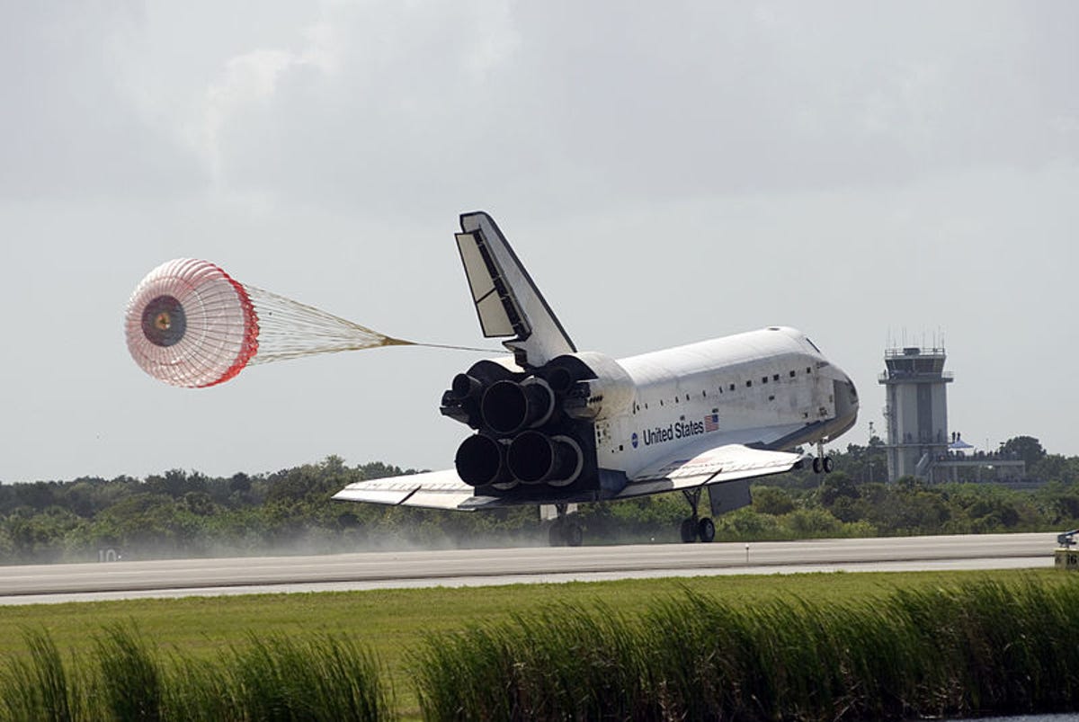 800px-STS-127_Landing_01.jpg