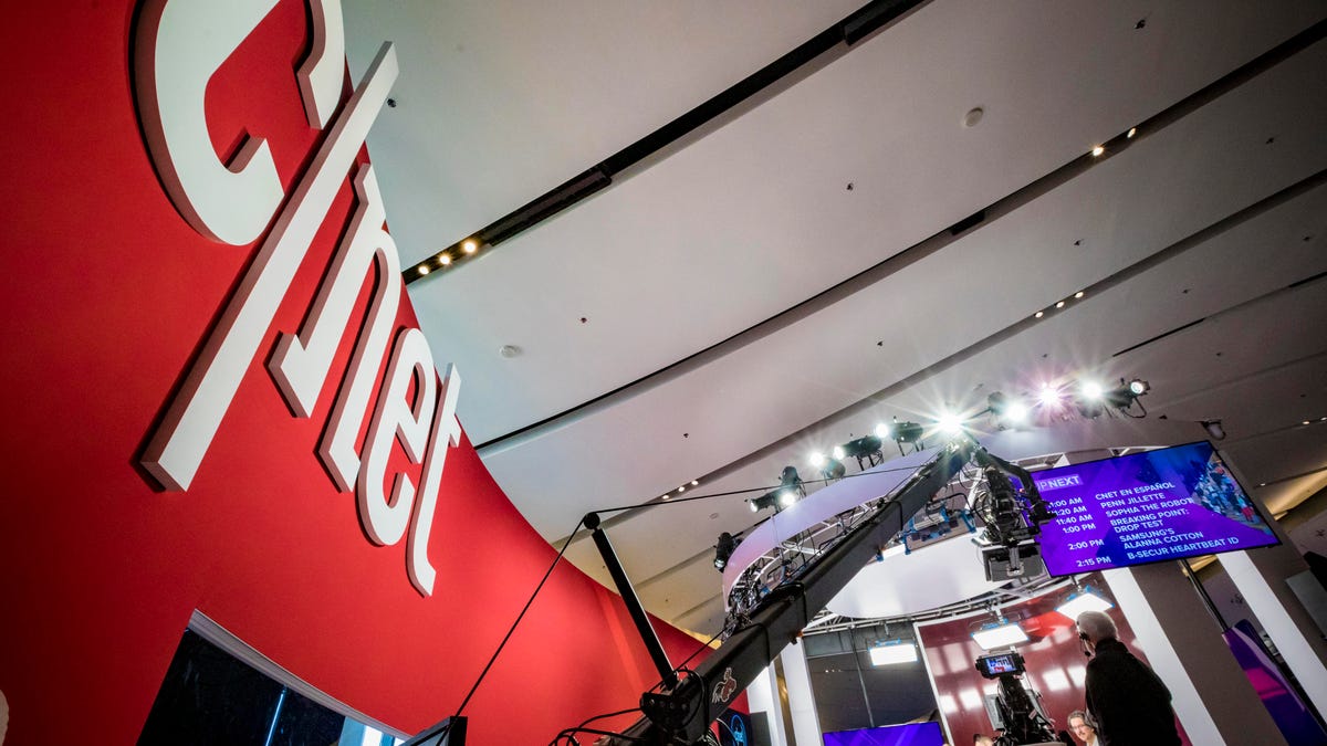 inside-behind-the-scenes-cnet-booth-ces-2019-0297
