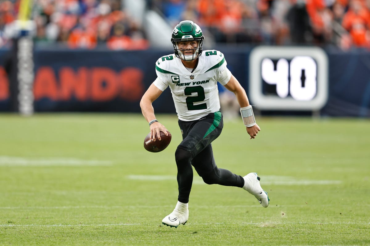 Jets Game Today: How to Watch NFL Week 11 vs. the Patriots
                        Want to livestream the New York Jets against the New England Patriots? Here's everything you need to watch Sunday's 1:00 p.m. ET game on CBS.