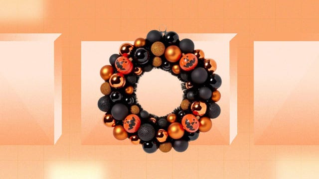 The Hyde & EEK! Boutique Festival of Frights wreath is displayed against an orange background.
