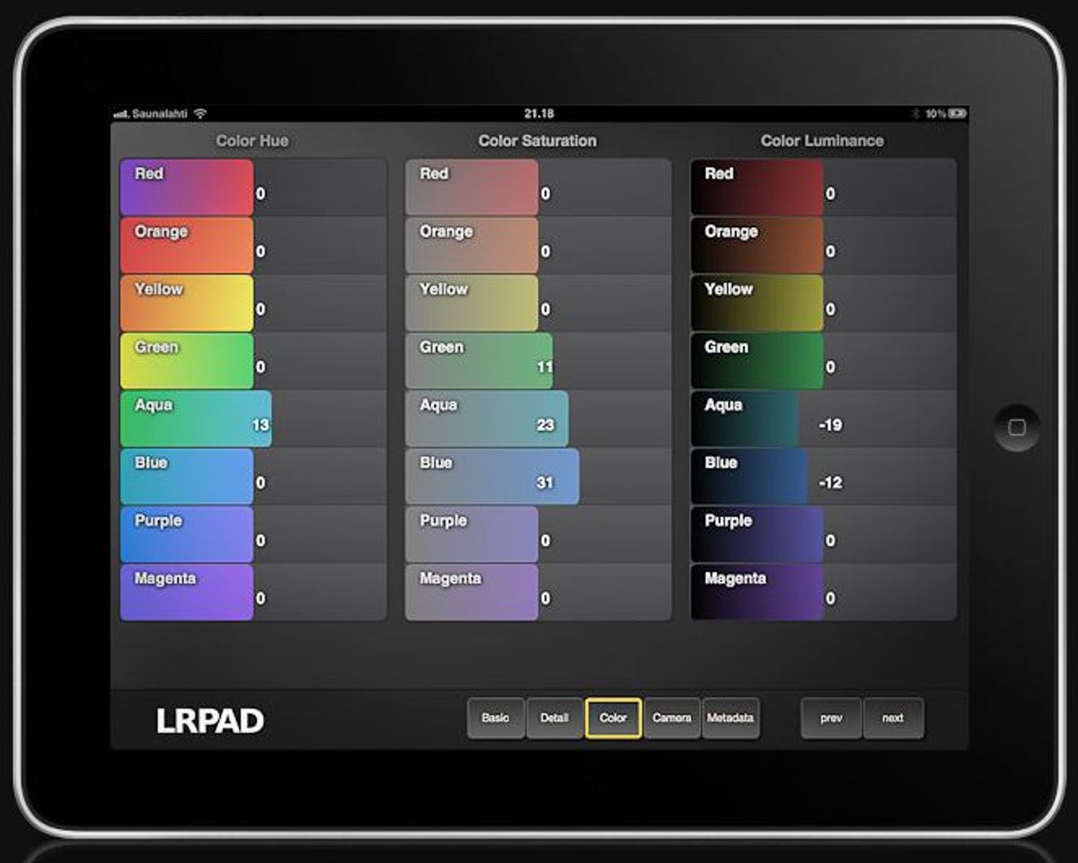 LRpad, connected to a PC running by Wi-Fi, acts as an auxiliary control panel for Adobe Lightroom.