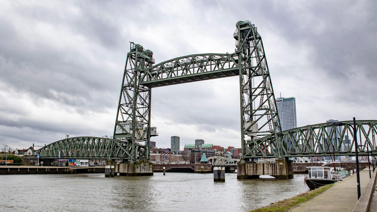 Rotterdam&apos;s dramatic steel Koningshaven Bridge stands out against an overcast sky.