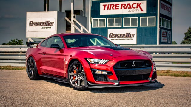2020-ford-mustang-shelby-gt500-1