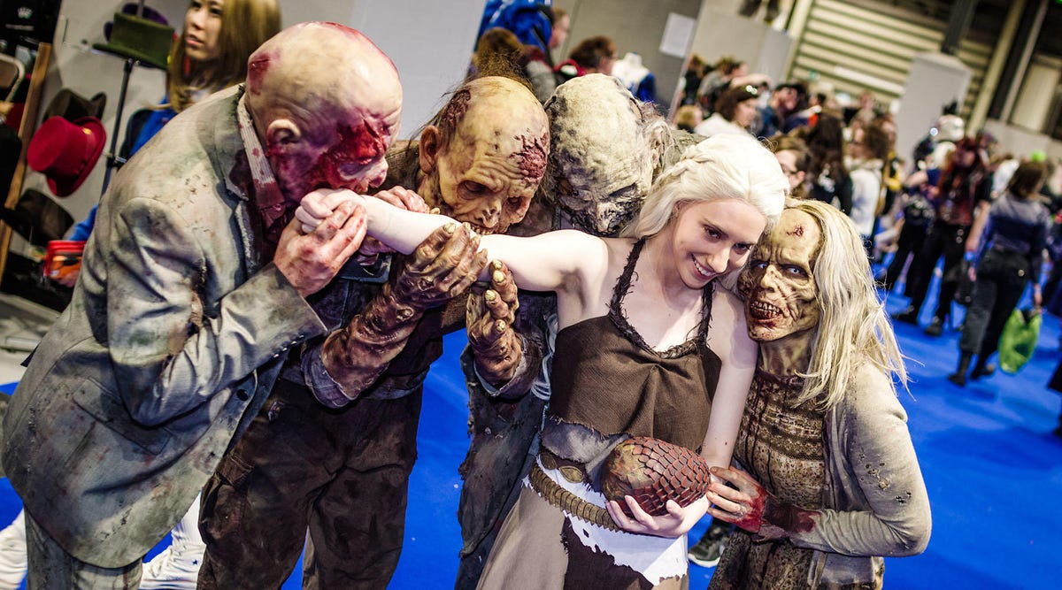 cnet-got-cosplay-zombie-lunch