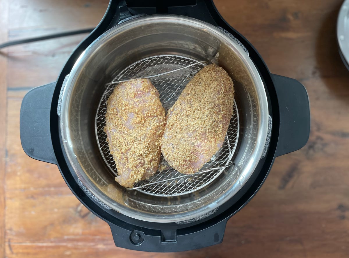 chicken breasts inside instant pot with ultimate lid