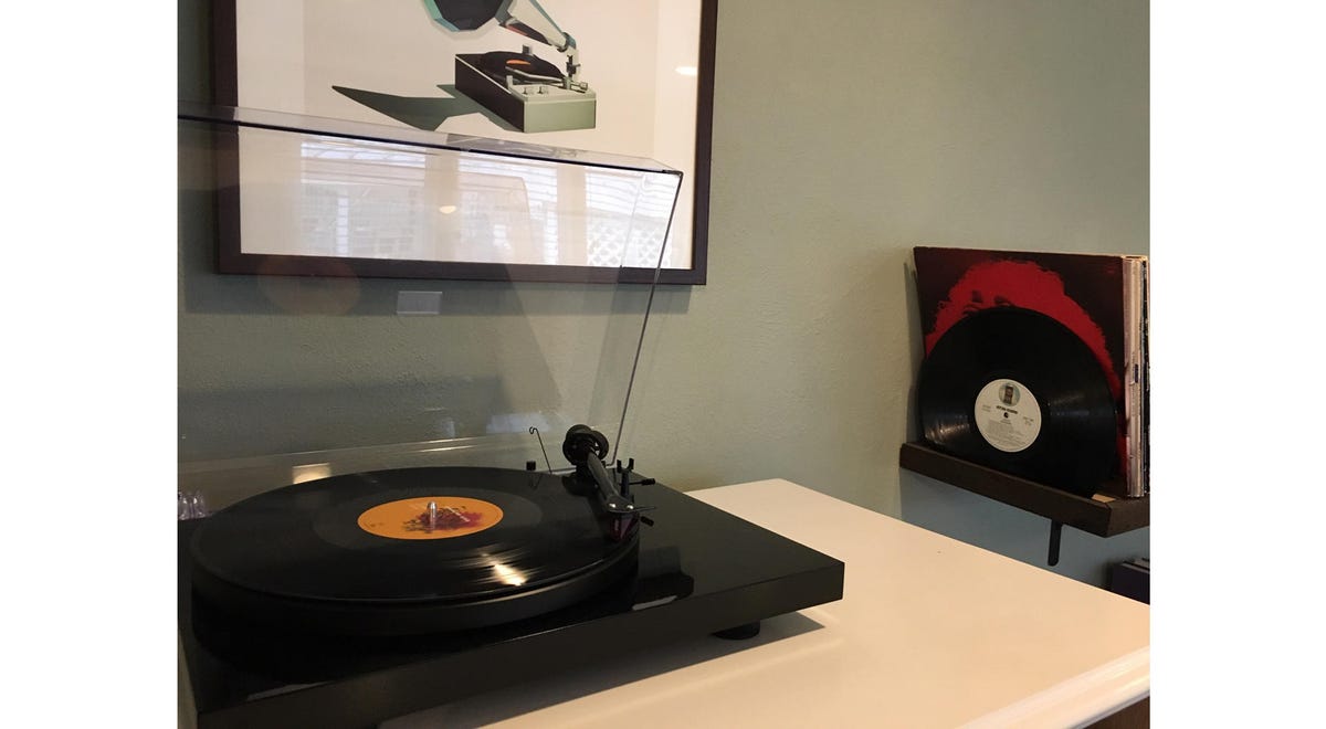 39-pro-ject-debut-carbon-turntable-on-equipment-cabinet-chad