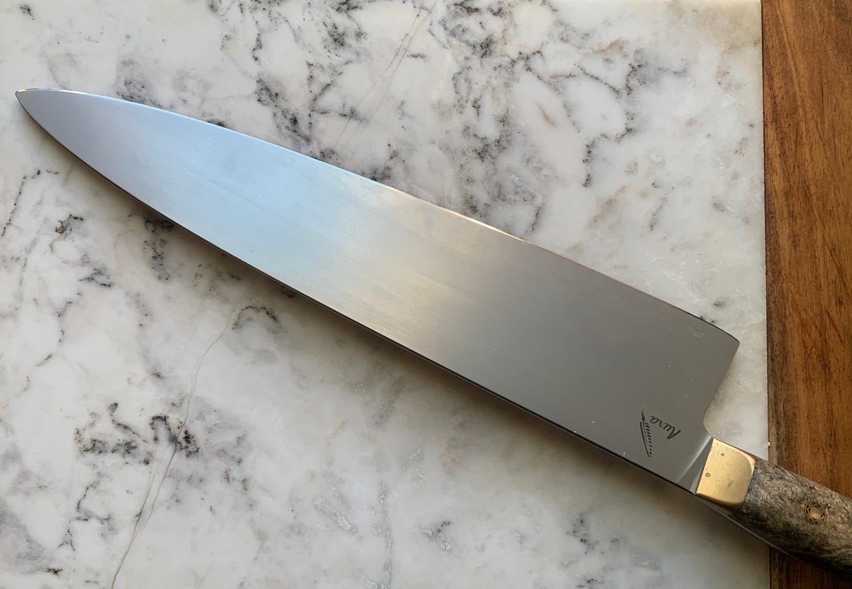 knife-on-marble