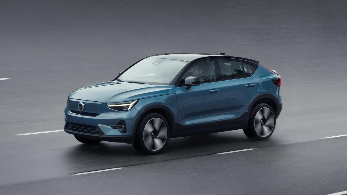 2022-volvo-c40-recharge-ev-crossover-coupe-110