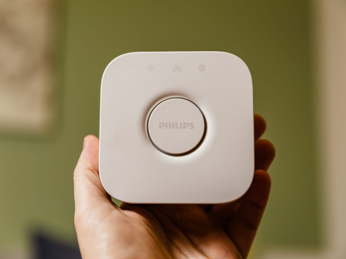 guard Baron bribe Philips Hue is killing off support for the original Hue Bridge - CNET