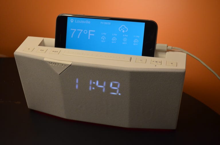 beddi-smart-alarm-clock-charging-iphone.jpg