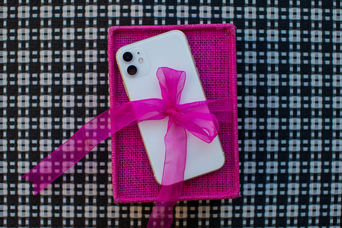 apple-iphone-gift-wrapping-bow-9091