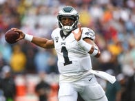 <p>Jalen Hurts and the Philadelphia Eagles take on the Tampa Bay Buccaneers on Monday Night Football tonight.</p>