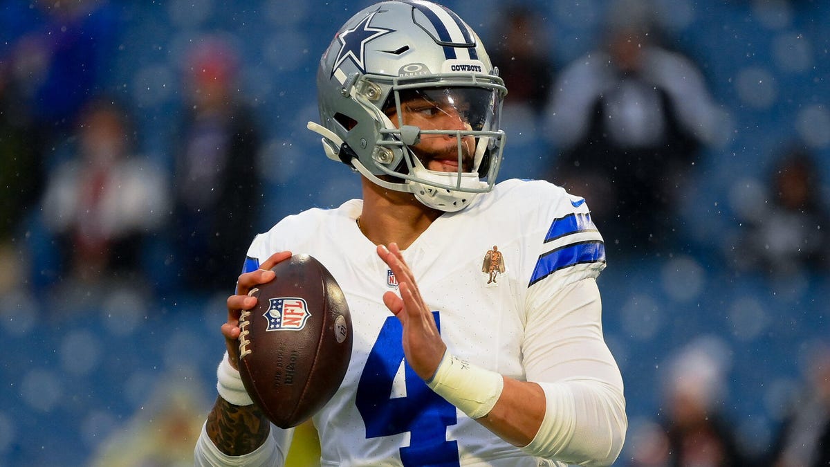 Dak Prescott of the Dallas Cowboys preparing to throw the ball with his right hand.