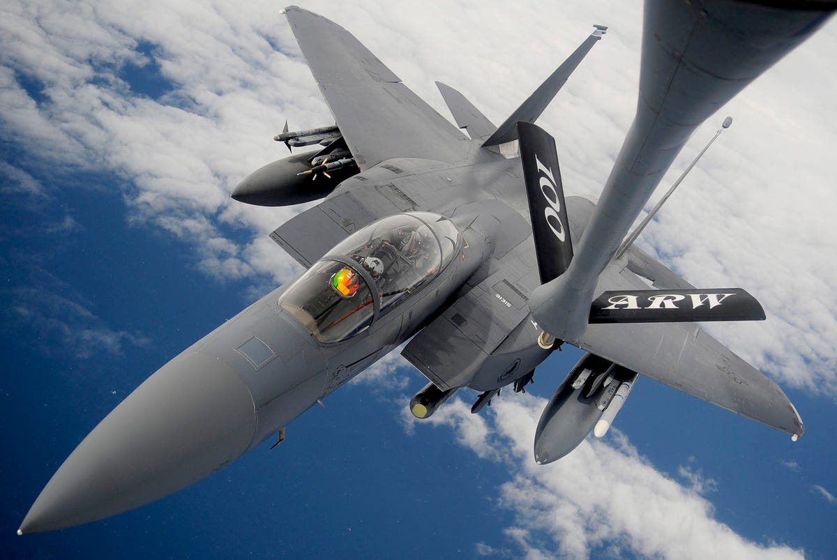 F-15_refueling_approach.jpg