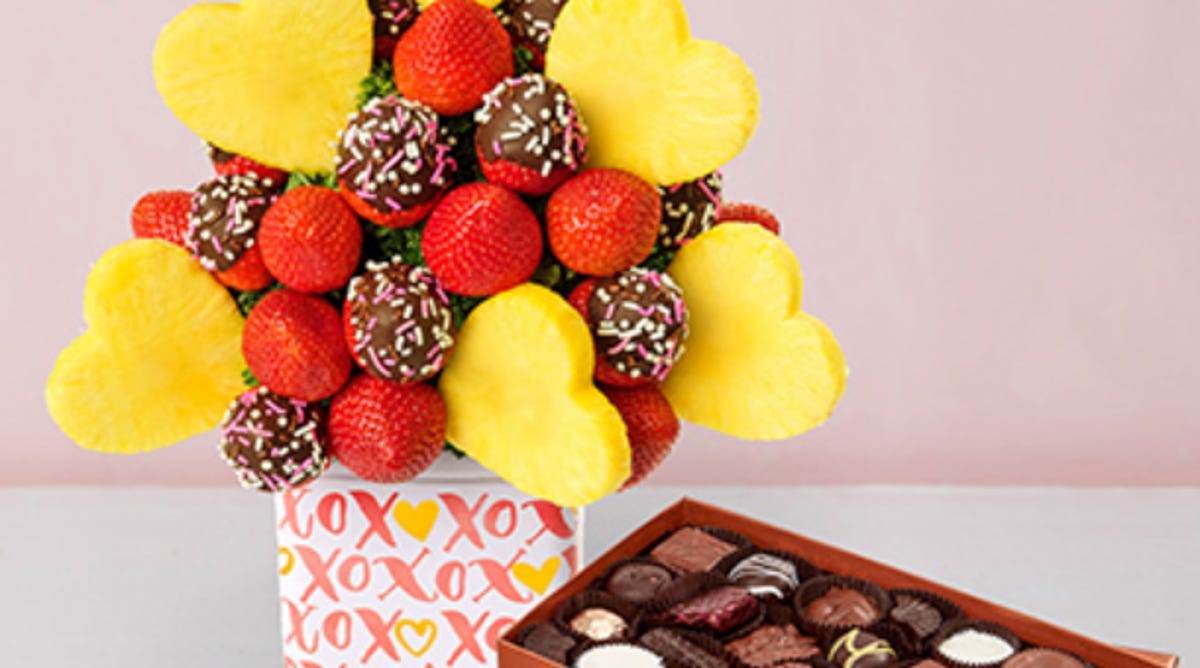 Valentine bouquet chocolate edible.png