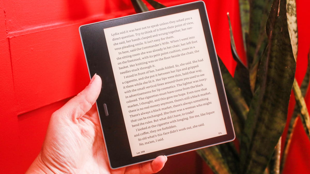 Kindle Oasis 2019 review: The best e-reader if price is no object