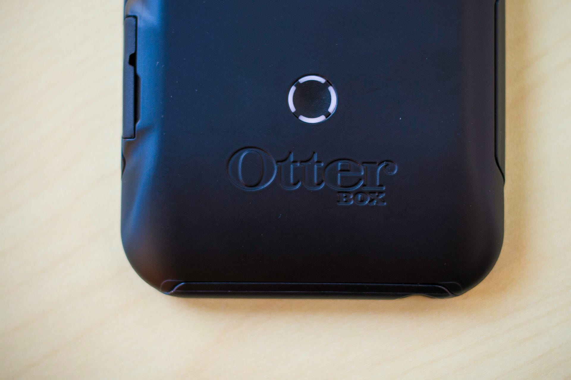 otterbox-resurgence-power-case-for-iphone2.jpg
