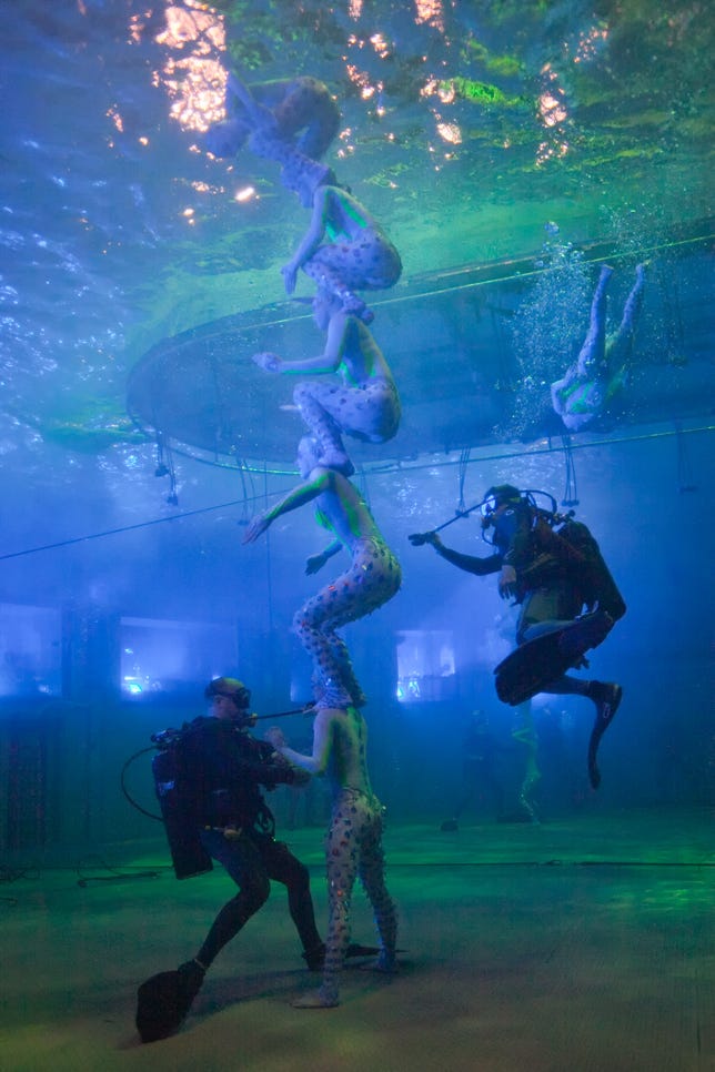 cirque-du-soleil-o-underwater-2.jpg
