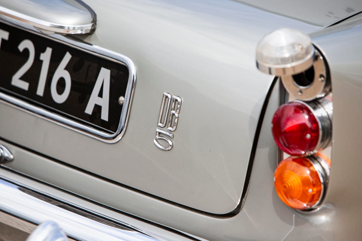 1965-aston-martin-db5-bond-car-26