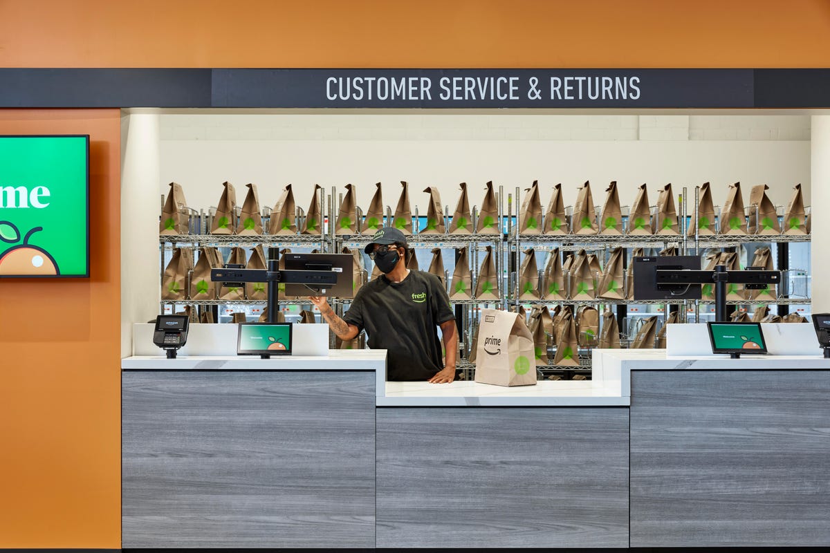 customer-service-amazon-fresh-store