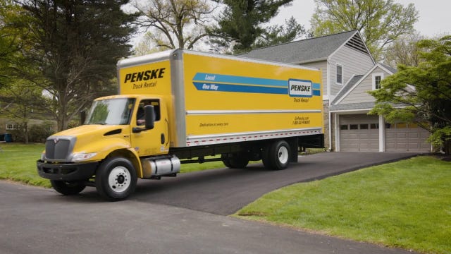 penske-truck-in-driveway